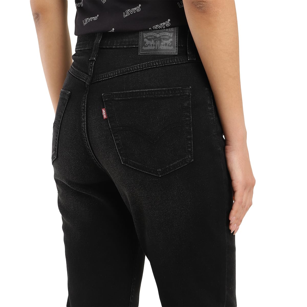 Levi's Women's 80's New Mom High Rise Relaxed Fit Jeans
